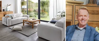 helles Sofa im Wohnzimmer